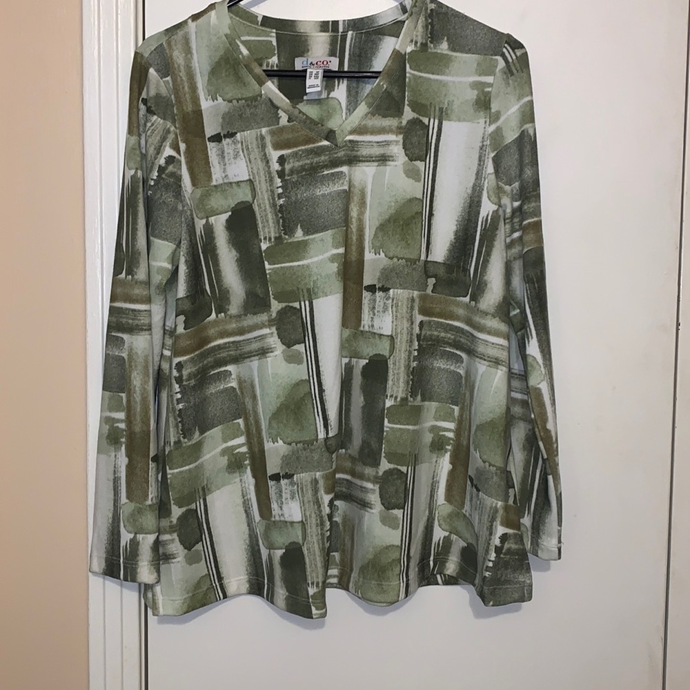D&Co small long sleeve top
